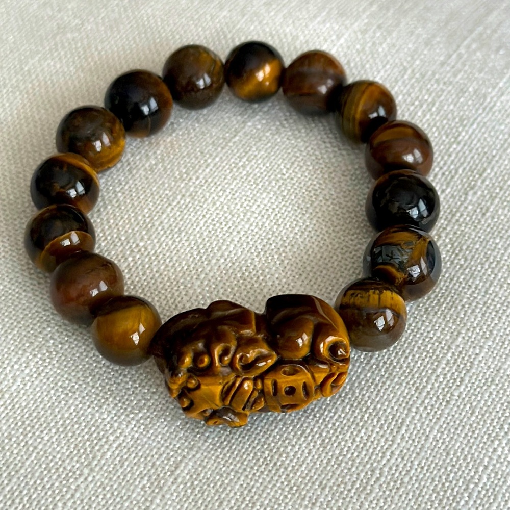 Tiger eye stretch bracelet with Chinese good luck symboli